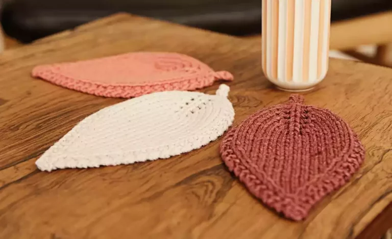 Leaf-shaped coasters – Free knitting pattern