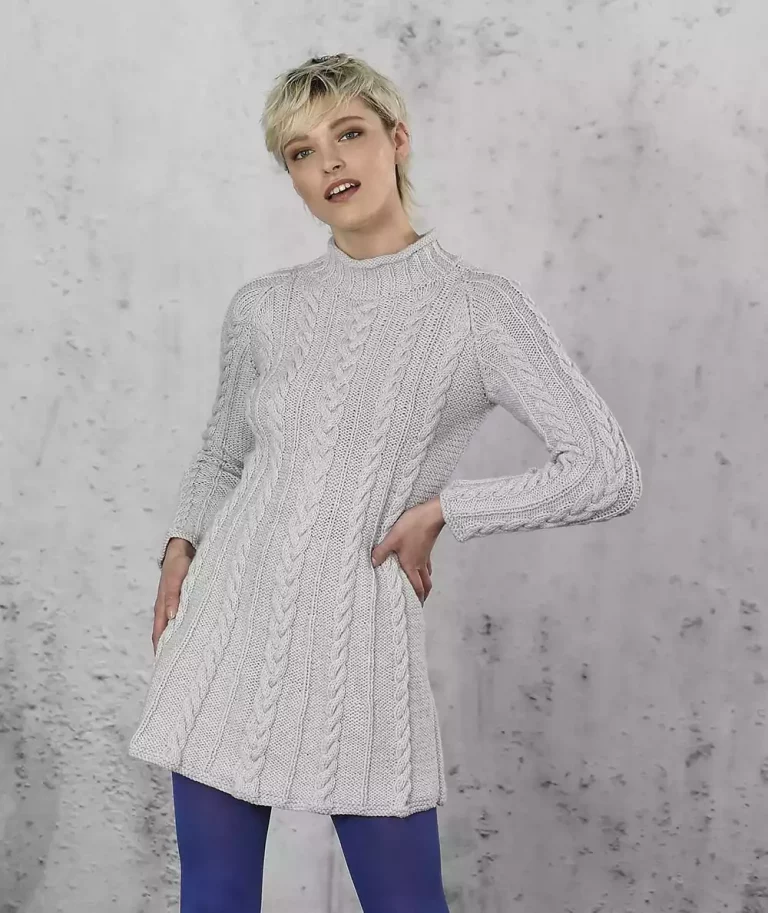 Short A-line dress with cables – Free knitting pattern